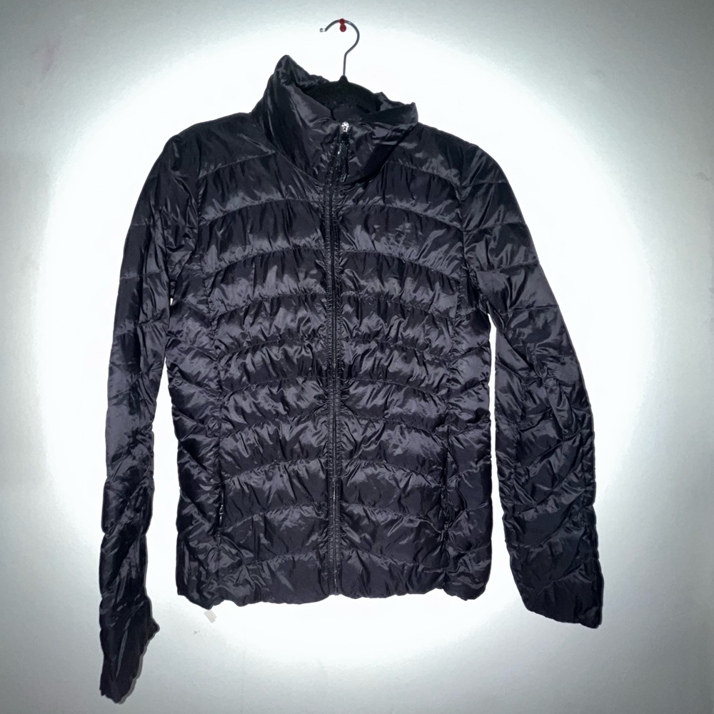 UNIQLO DOWN LIGHT FOLDABLE JACKET
